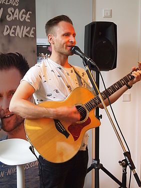 Sebastian Niklaus sing.