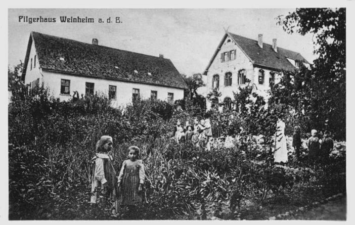 Altes Haus mit Schule